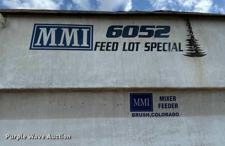 image for item MU9823 2013 Peterbilt 337 feed mixer truck