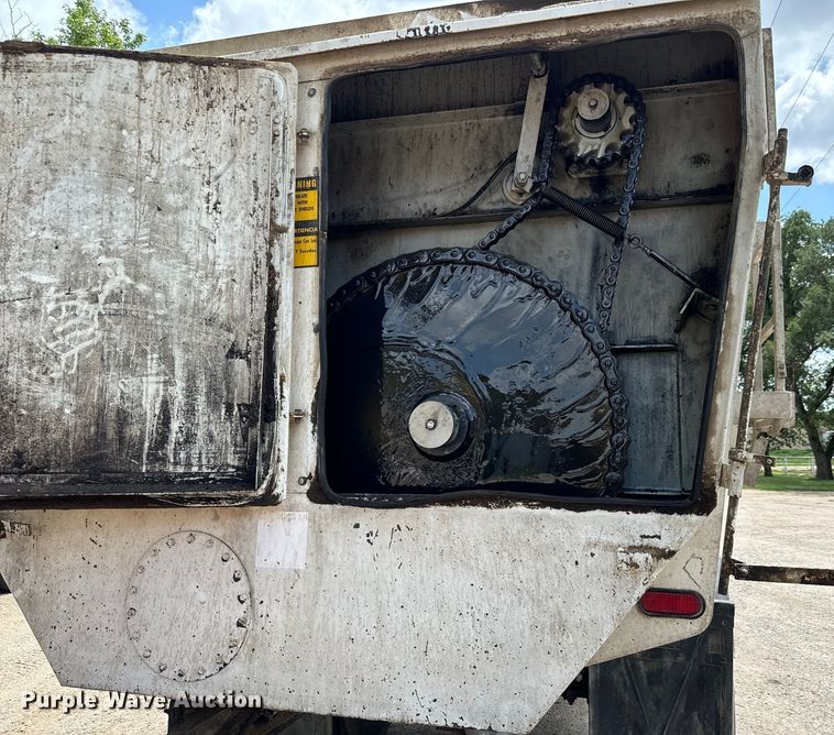 image for item MU9823 2013 Peterbilt 337 feed mixer truck