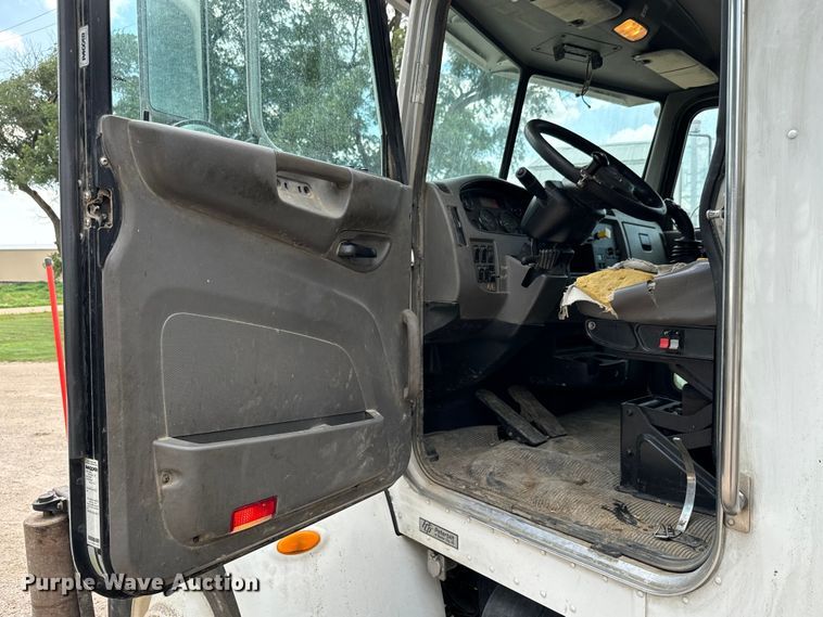 image for item MU9823 2013 Peterbilt 337 feed mixer truck