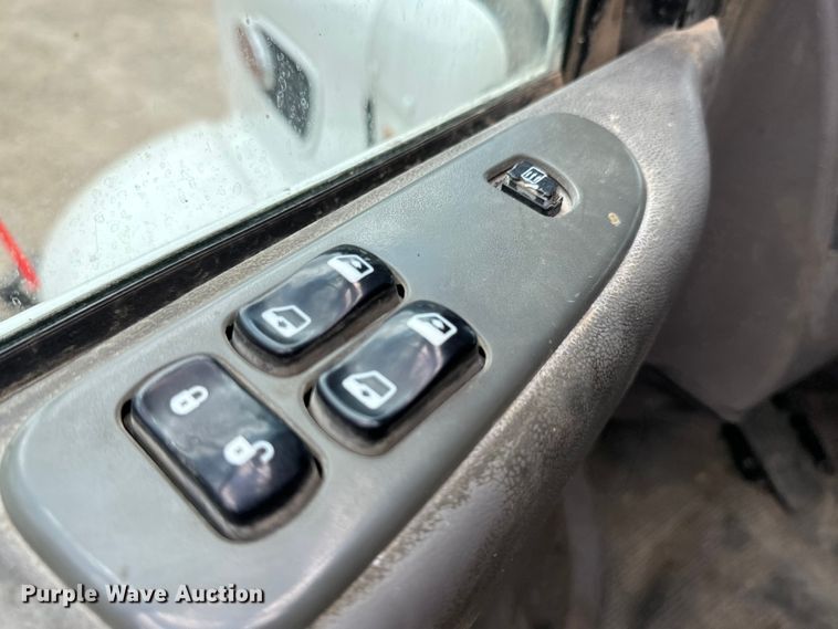 image for item MU9823 2013 Peterbilt 337 feed mixer truck