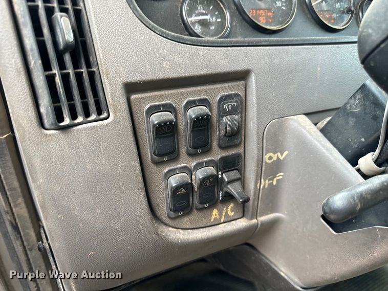 image for item MU9823 2013 Peterbilt 337 feed mixer truck