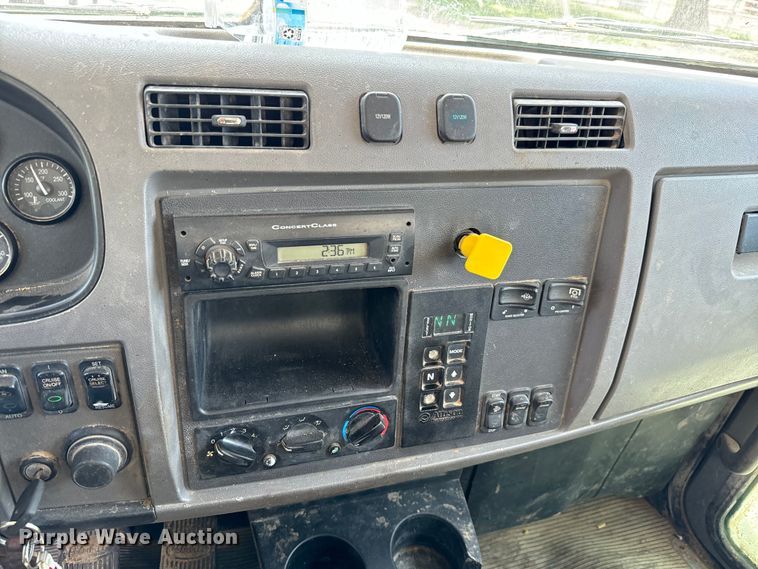 image for item MU9823 2013 Peterbilt 337 feed mixer truck