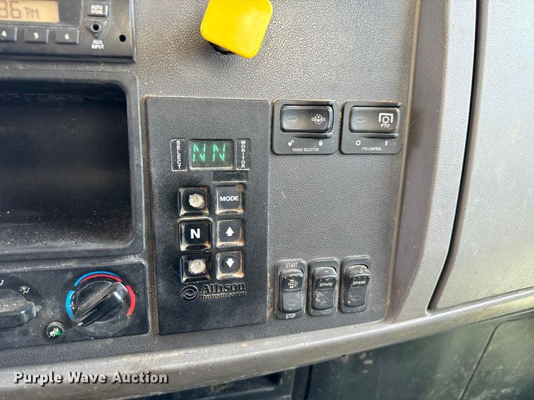 image for item MU9823 2013 Peterbilt 337 feed mixer truck