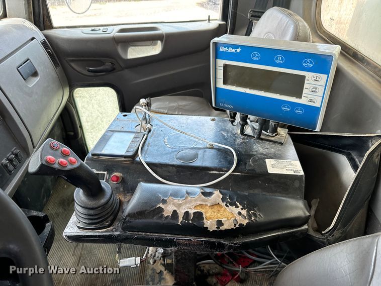 image for item MU9823 2013 Peterbilt 337 feed mixer truck