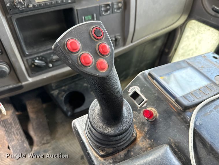 image for item MU9823 2013 Peterbilt 337 feed mixer truck