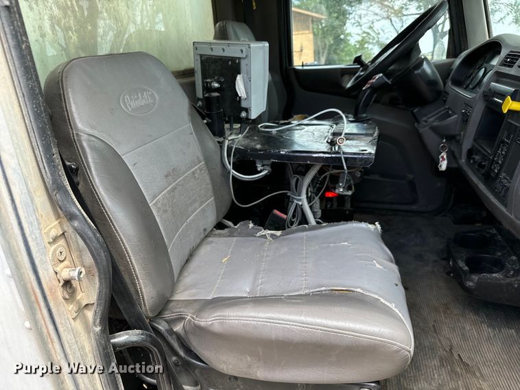 image for item MU9823 2013 Peterbilt 337 feed mixer truck