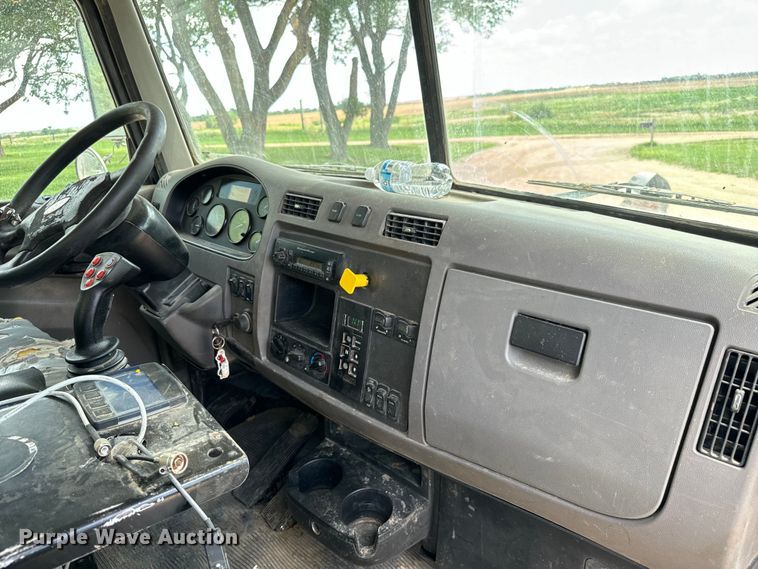 image for item MU9823 2013 Peterbilt 337 feed mixer truck