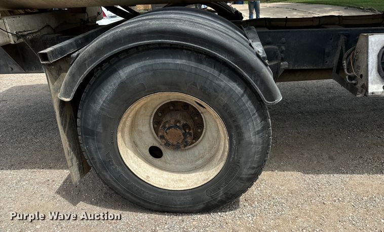 image for item MU9823 2013 Peterbilt 337 feed mixer truck