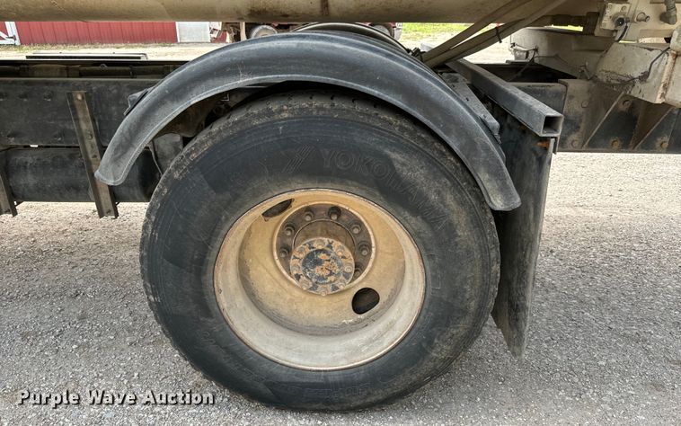 image for item MU9823 2013 Peterbilt 337 feed mixer truck