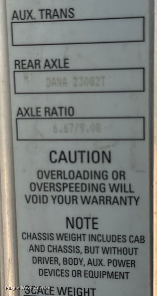 image for item MU9823 2013 Peterbilt 337 feed mixer truck