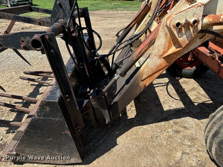 image for item MU9828 1970 Case 970 Agri King tractor