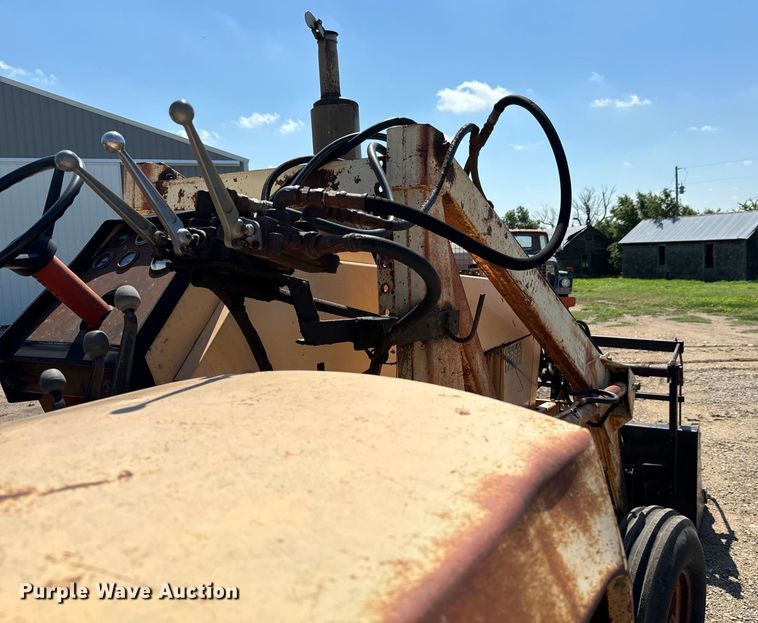 image for item MU9828 1970 Case 970 Agri King tractor