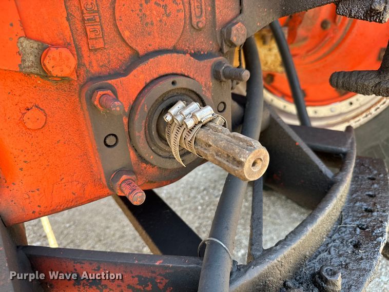 image for item MU9828 1970 Case 970 Agri King tractor