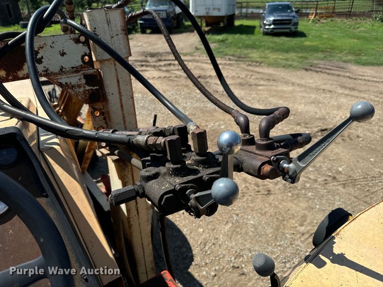 image for item MU9828 1970 Case 970 Agri King tractor