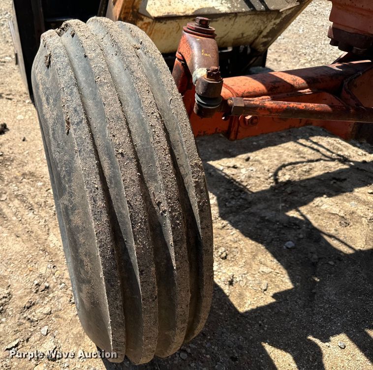 image for item MU9828 1970 Case 970 Agri King tractor