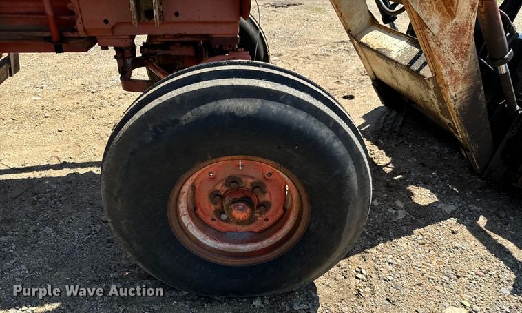 image for item MU9828 1970 Case 970 Agri King tractor