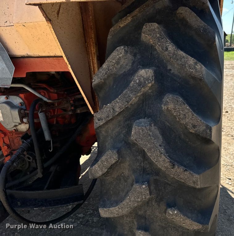 image for item MU9828 1970 Case 970 Agri King tractor