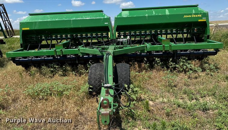 image for item MU9831 2003 John Deere 1590 grain drill