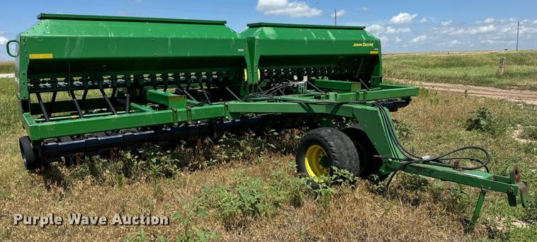 image for item MU9831 2003 John Deere 1590 grain drill