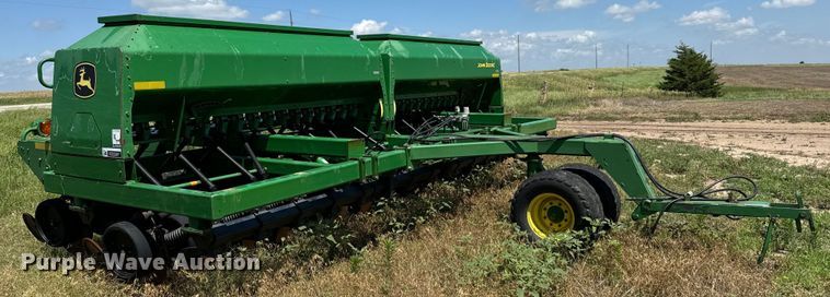 image for item MU9831 2003 John Deere 1590 grain drill