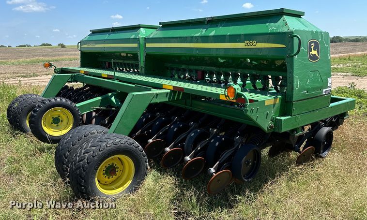 image for item MU9831 2003 John Deere 1590 grain drill
