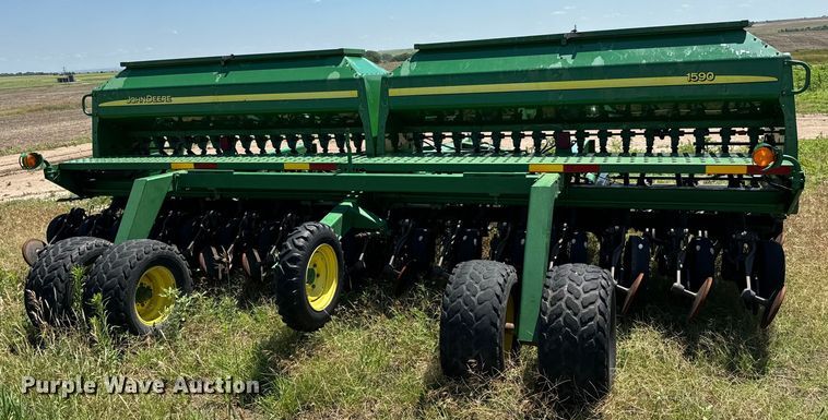 image for item MU9831 2003 John Deere 1590 grain drill