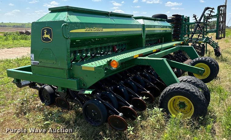 image for item MU9831 2003 John Deere 1590 grain drill