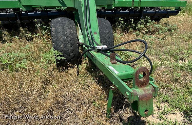 image for item MU9831 2003 John Deere 1590 grain drill