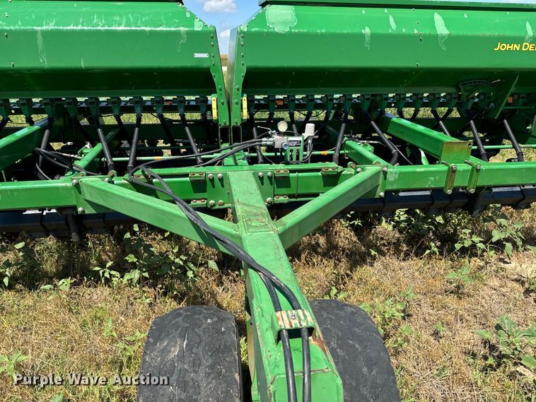 image for item MU9831 2003 John Deere 1590 grain drill
