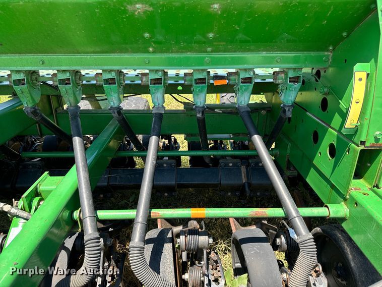 image for item MU9831 2003 John Deere 1590 grain drill