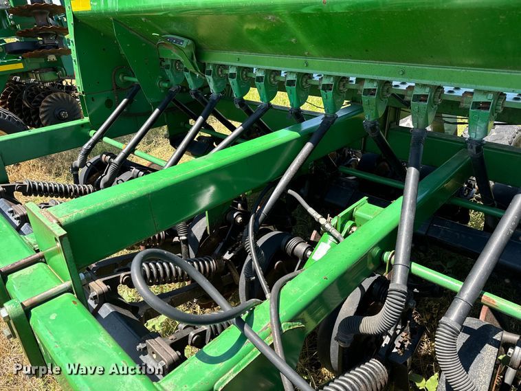 image for item MU9831 2003 John Deere 1590 grain drill