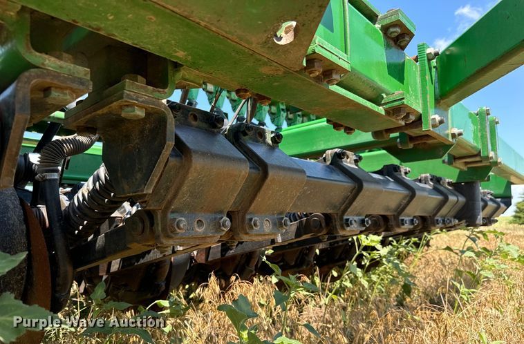 image for item MU9831 2003 John Deere 1590 grain drill