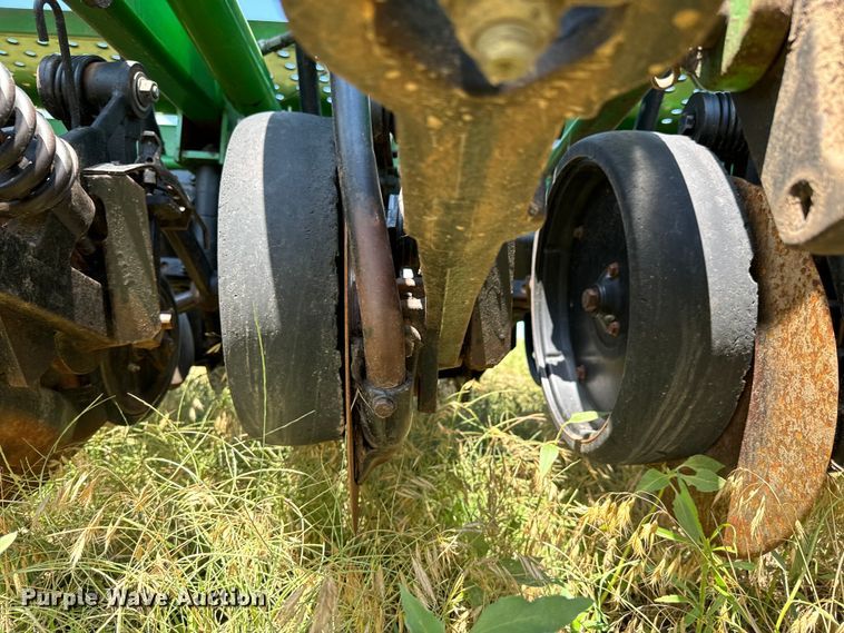 image for item MU9831 2003 John Deere 1590 grain drill