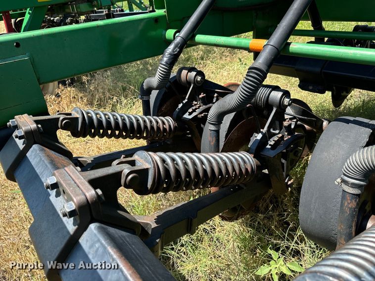 image for item MU9831 2003 John Deere 1590 grain drill