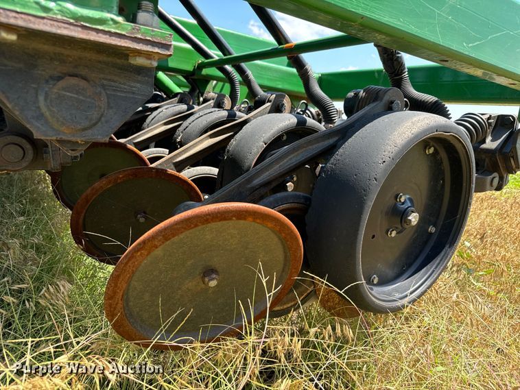 image for item MU9831 2003 John Deere 1590 grain drill