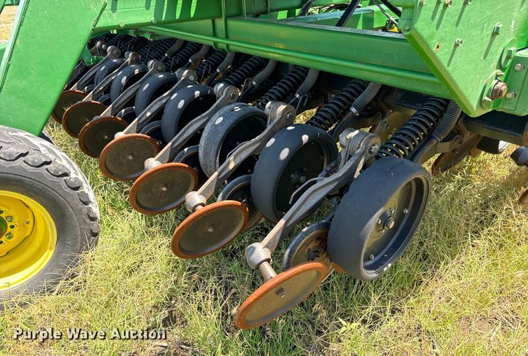 image for item MU9831 2003 John Deere 1590 grain drill