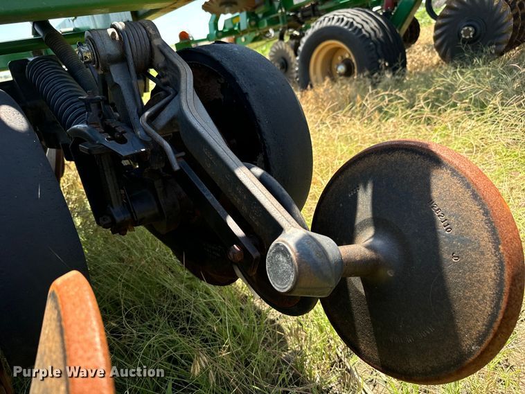 image for item MU9831 2003 John Deere 1590 grain drill