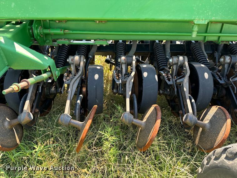 image for item MU9831 2003 John Deere 1590 grain drill