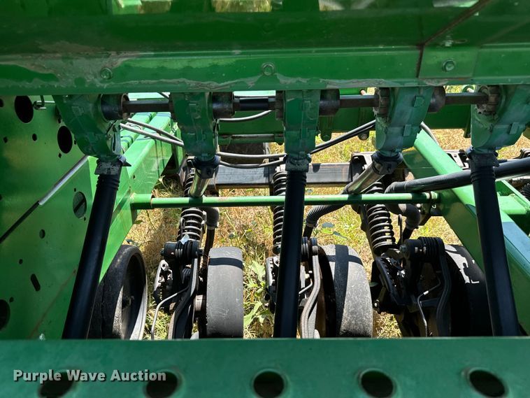 image for item MU9831 2003 John Deere 1590 grain drill