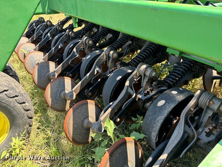 image for item MU9831 2003 John Deere 1590 grain drill