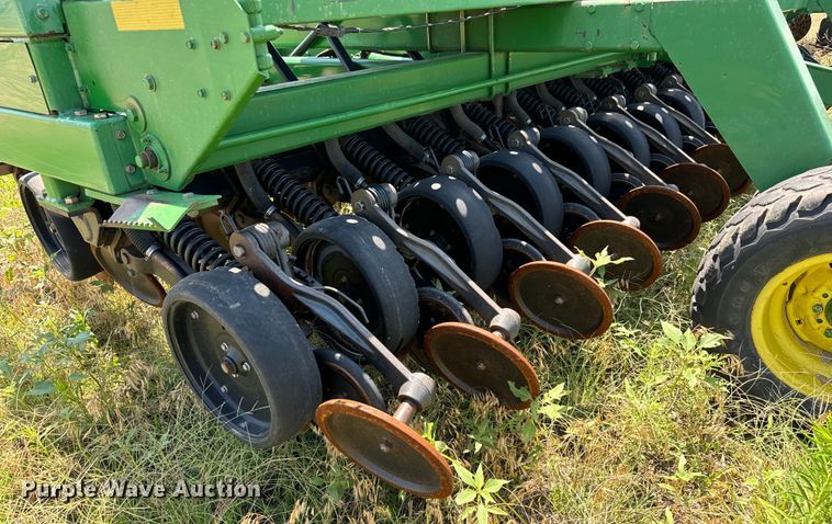 image for item MU9831 2003 John Deere 1590 grain drill