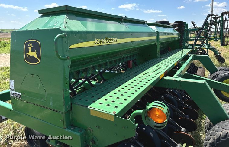 image for item MU9831 2003 John Deere 1590 grain drill