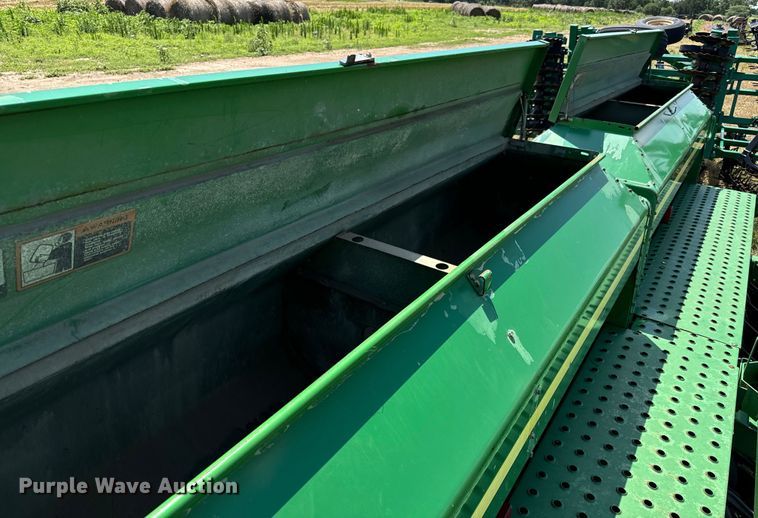 image for item MU9831 2003 John Deere 1590 grain drill