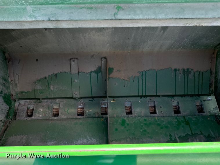 image for item MU9831 2003 John Deere 1590 grain drill