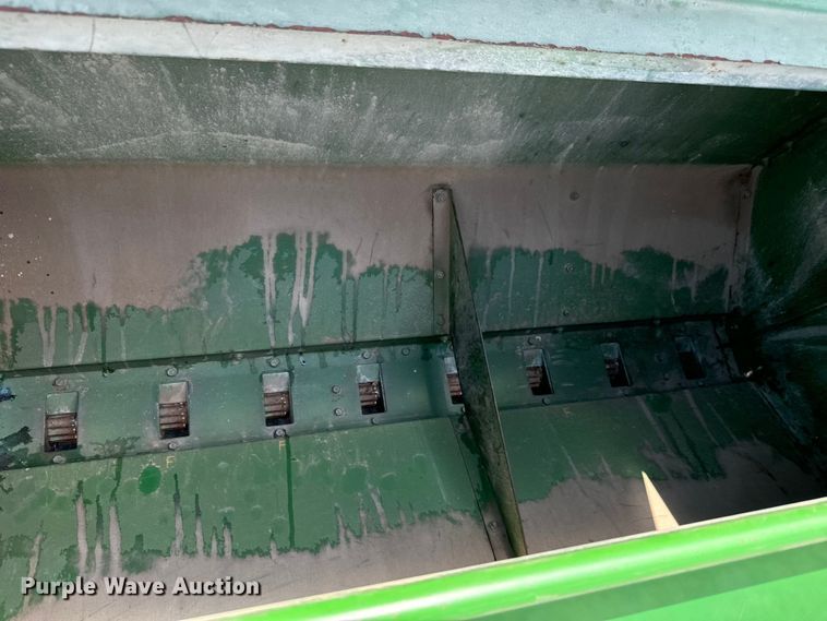 image for item MU9831 2003 John Deere 1590 grain drill