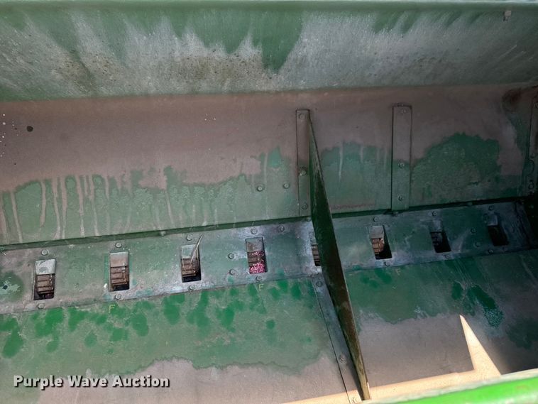 image for item MU9831 2003 John Deere 1590 grain drill