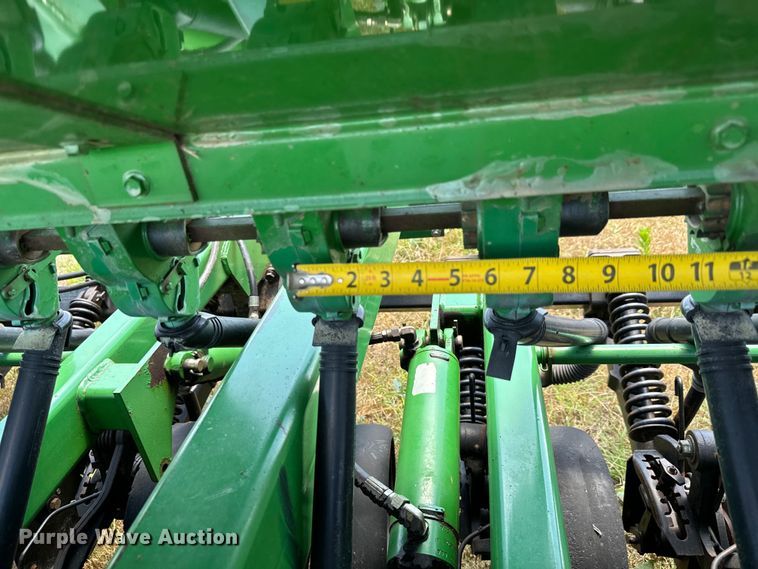 image for item MU9831 2003 John Deere 1590 grain drill