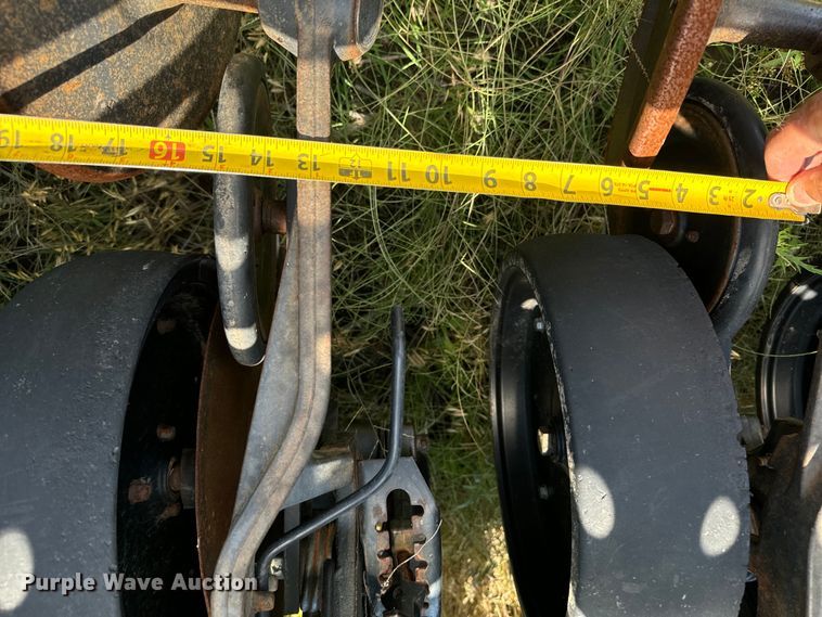 image for item MU9831 2003 John Deere 1590 grain drill