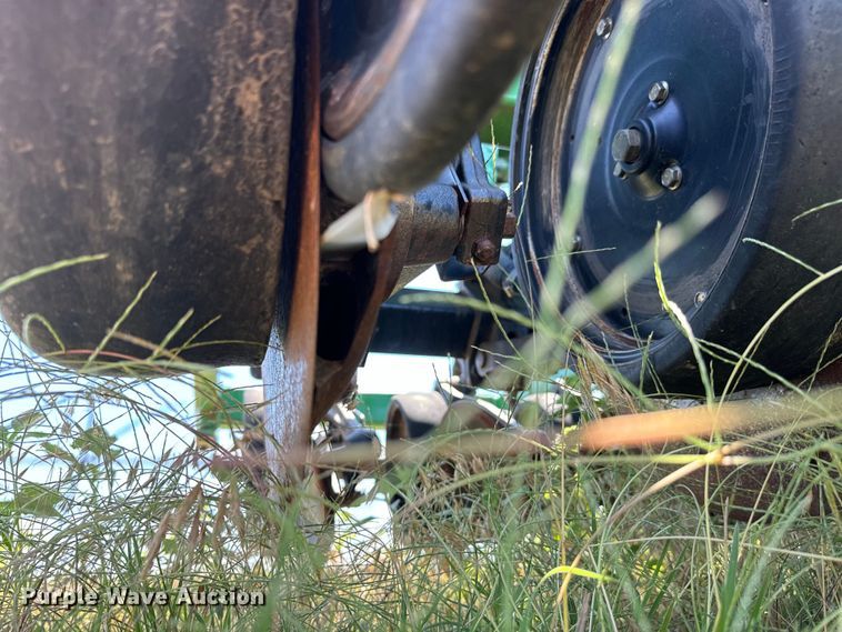 image for item MU9831 2003 John Deere 1590 grain drill