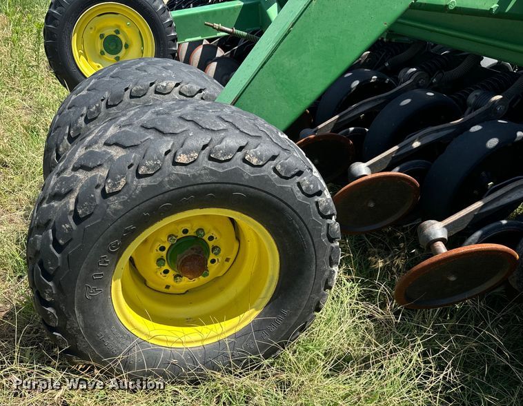 image for item MU9831 2003 John Deere 1590 grain drill